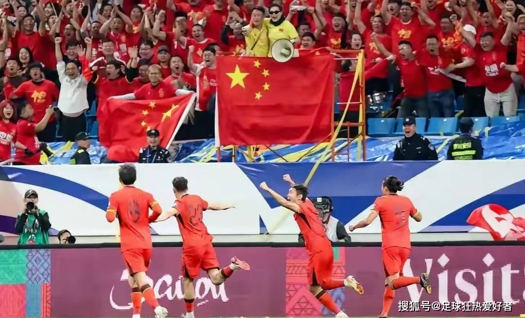 包含足球赛事营销引人注目，球迷争相追捧的词条