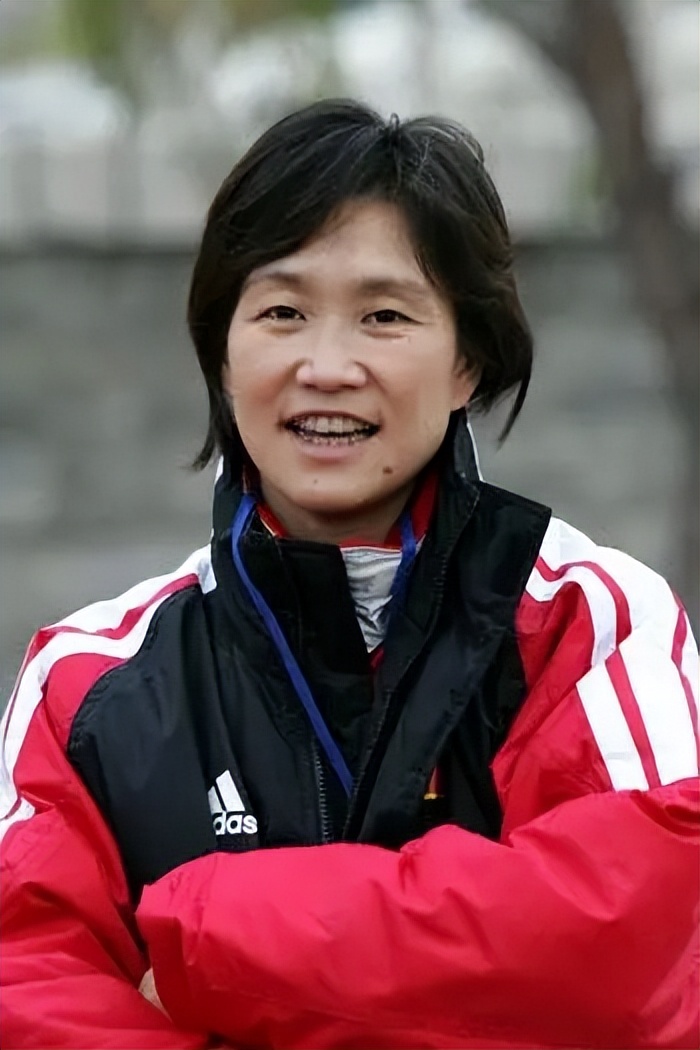 云南女足球员团结一心，共同追求胜利荣誉的简单介绍